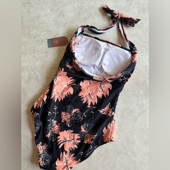 NWT Smismivo Tummy Control Swimwear Halter
One Piece - Size M - Picture 4 of 5